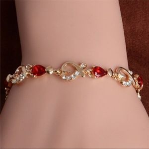 hand bracelet plated in gold with Ruby hearts
